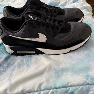 Men's Black and White Nike Sneakers